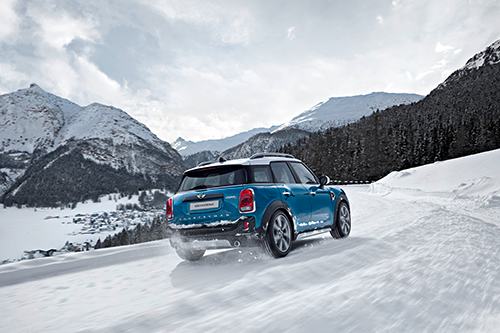 Mini Cooper im Schnee